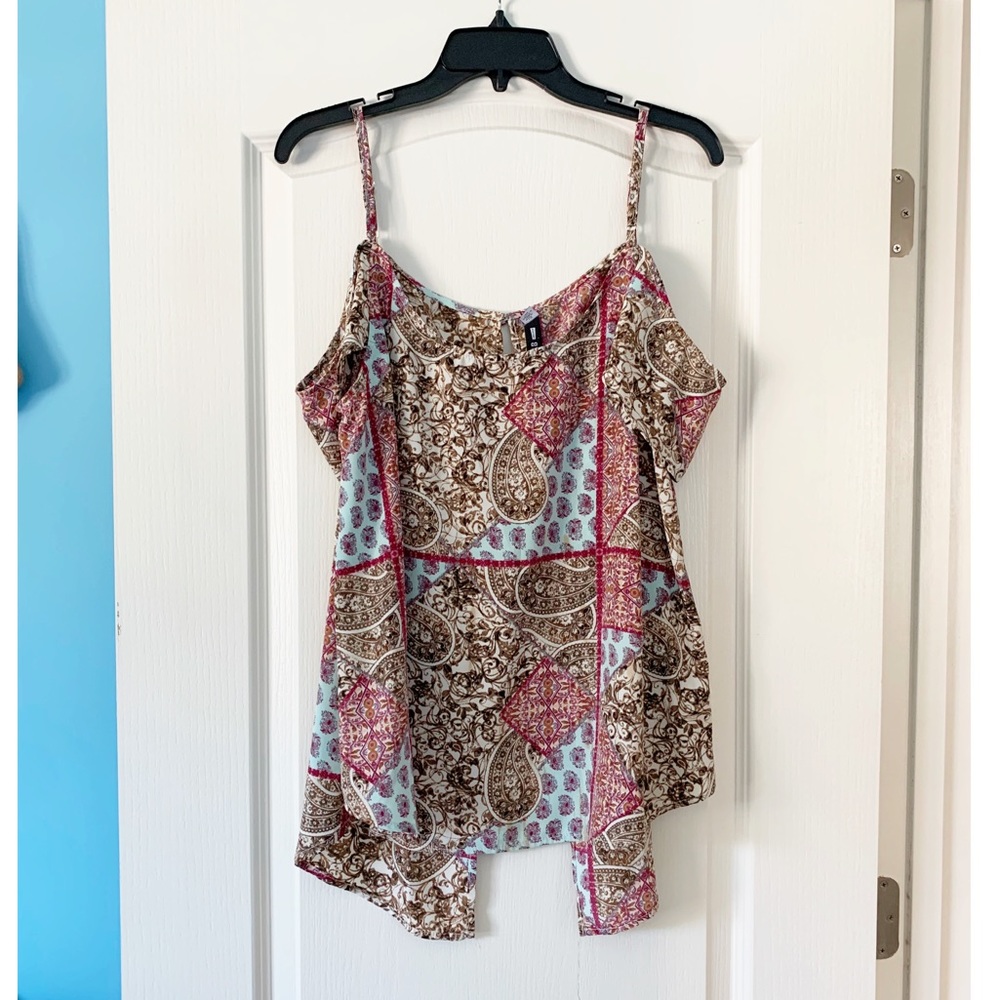 Design lab lord & Taylor cold shoulder top